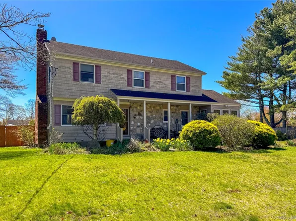 6 Roberts Lane, East Moriches, NY 11940