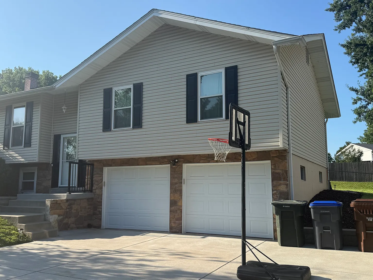 3 bed, 1274 sqft, $3,200 — Photo 1