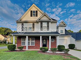 6817 Parkers Crossing Dr, Charlotte, NC 28215