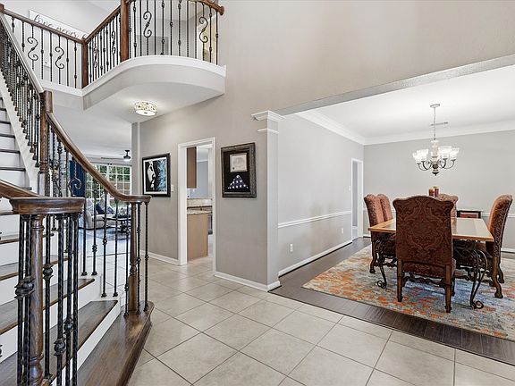 4th image of 805 Highland Lakes Ct