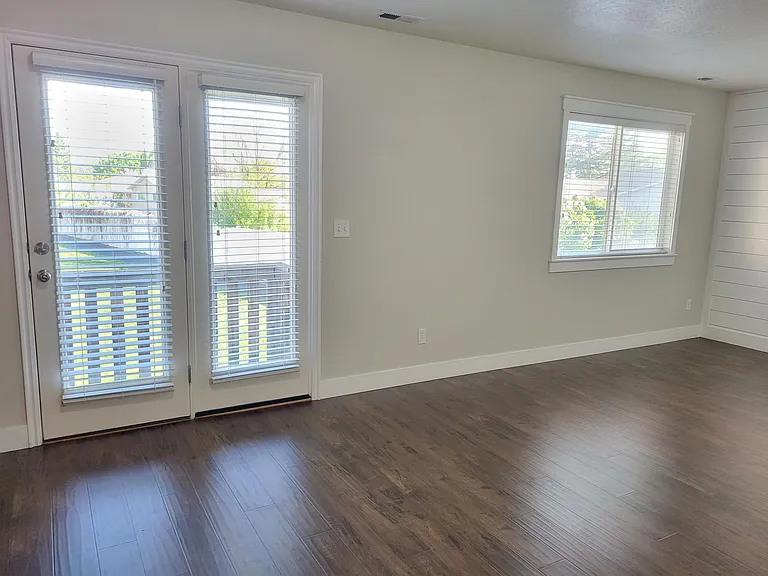 578 E 820 S — Photo 40
