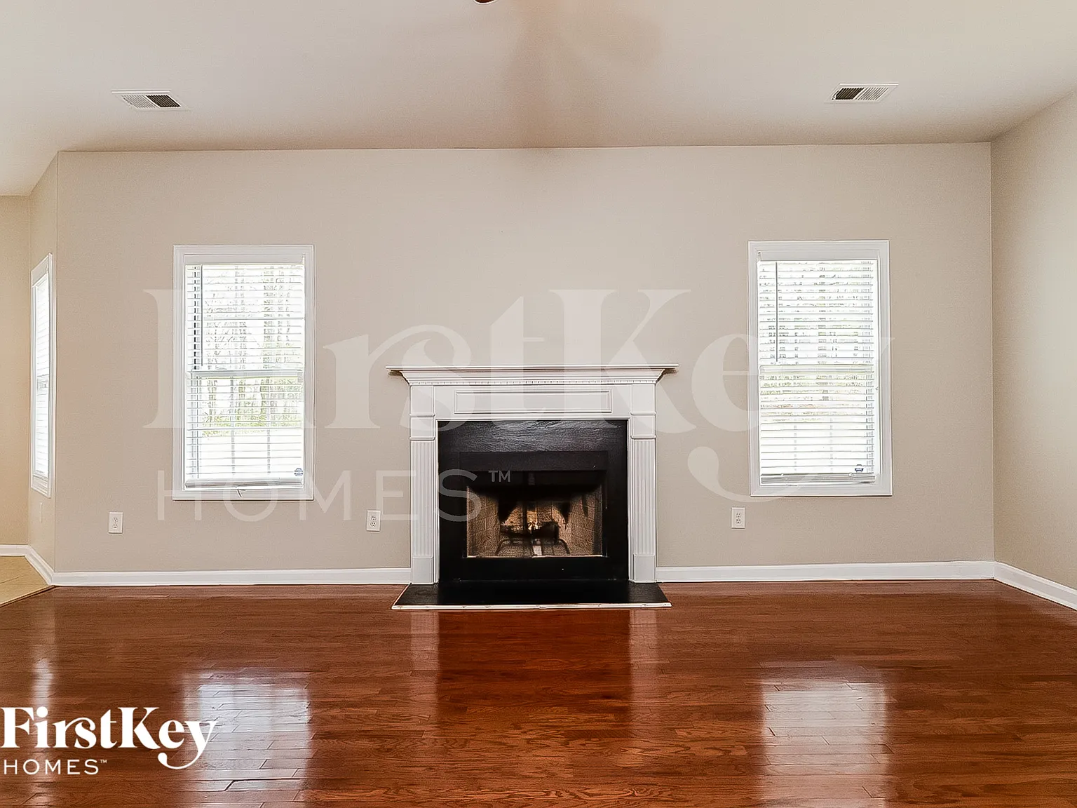 3 bed, 2.5 bath, 2116 sqft, $2,215 — Photo 2