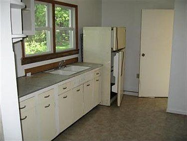 5th image of 942 Harbor St