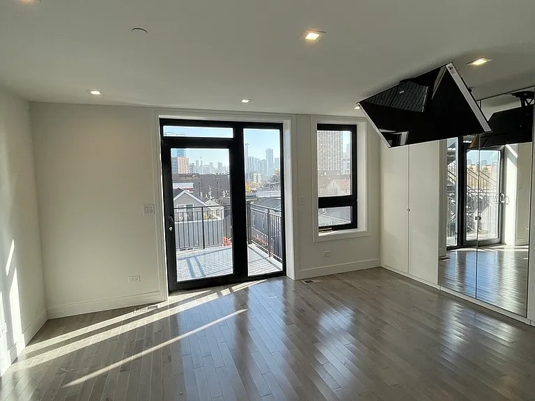 719 N Elizabeth St #3S — Photo 4