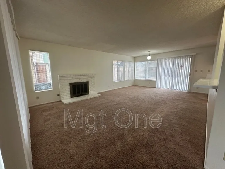 23575 Parkland Ave — Photo 4