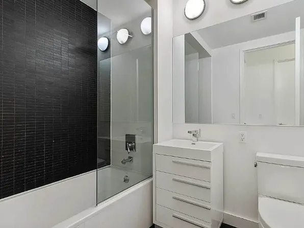 75 Ralph Avenue image 4 of 9