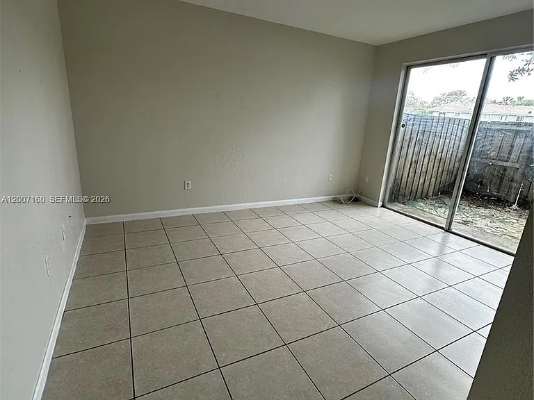 2812 SE 16th Ave #121 — Photo 3