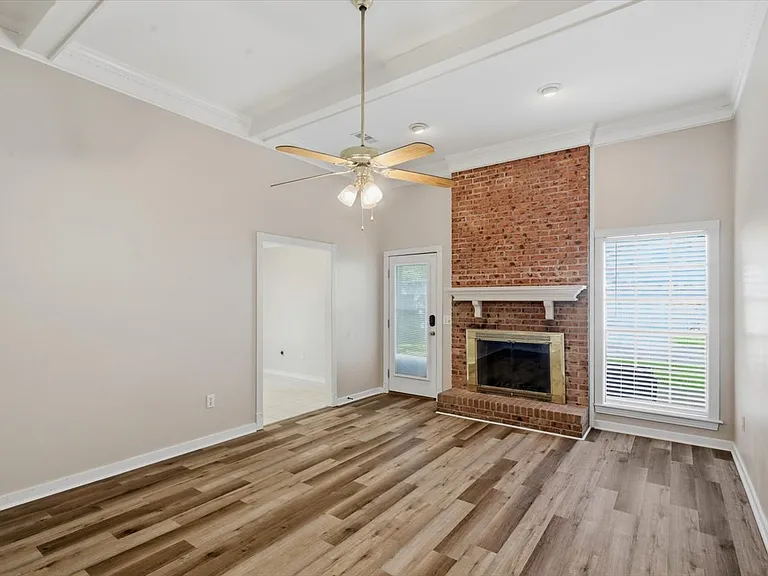 131 Cypress Dr — Photo 9
