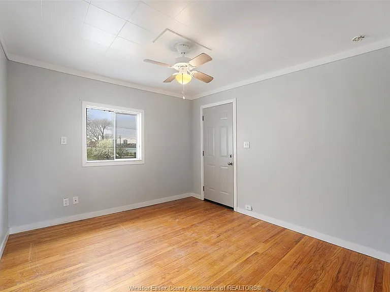 655 Chatham St E — Photo 4
