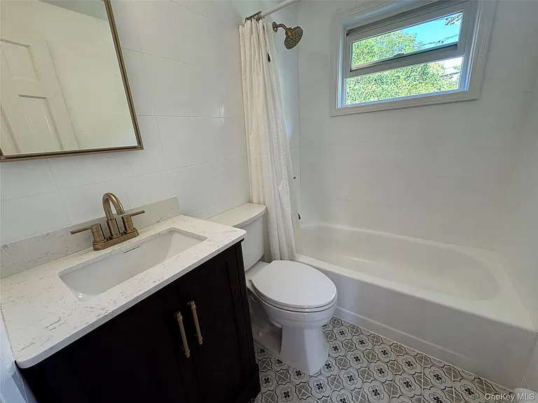 1 Towne Ct — Photo 14