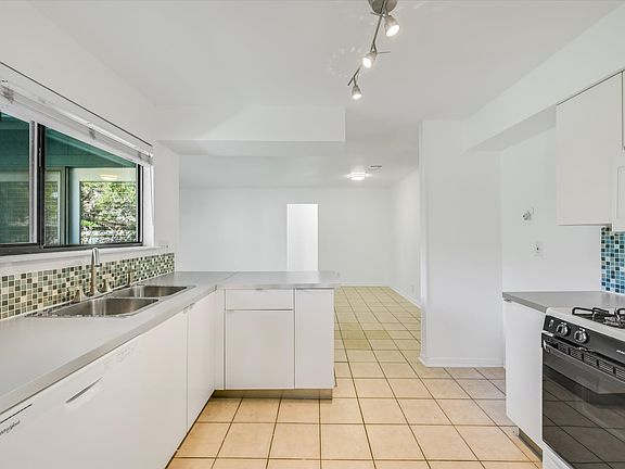 4th image of 11803 Broad Oaks Dr