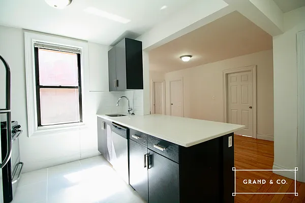 Rented by Grand & Co. | media 5