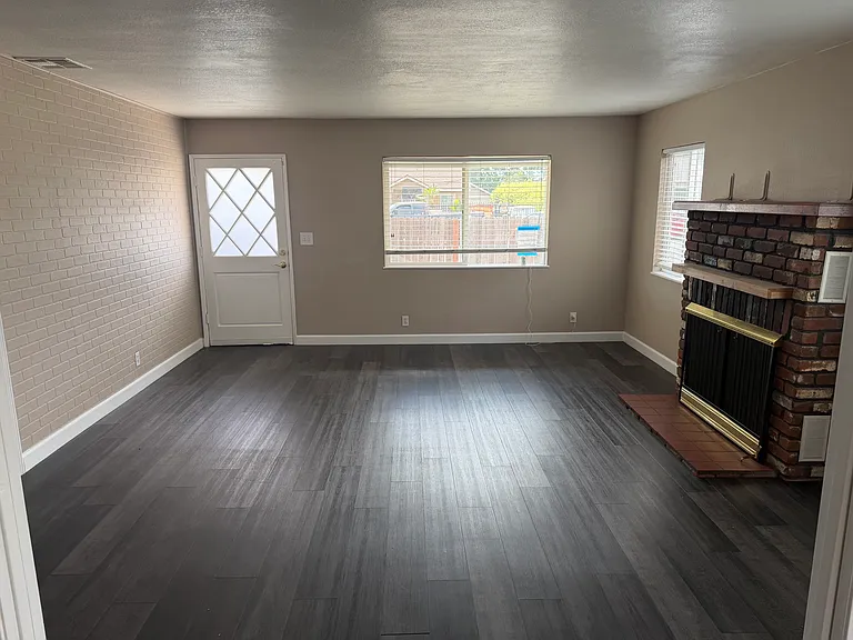 11203 Roswell Ave — Photo 17