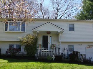 115 Glendale Dr, New Windsor, NY 12553