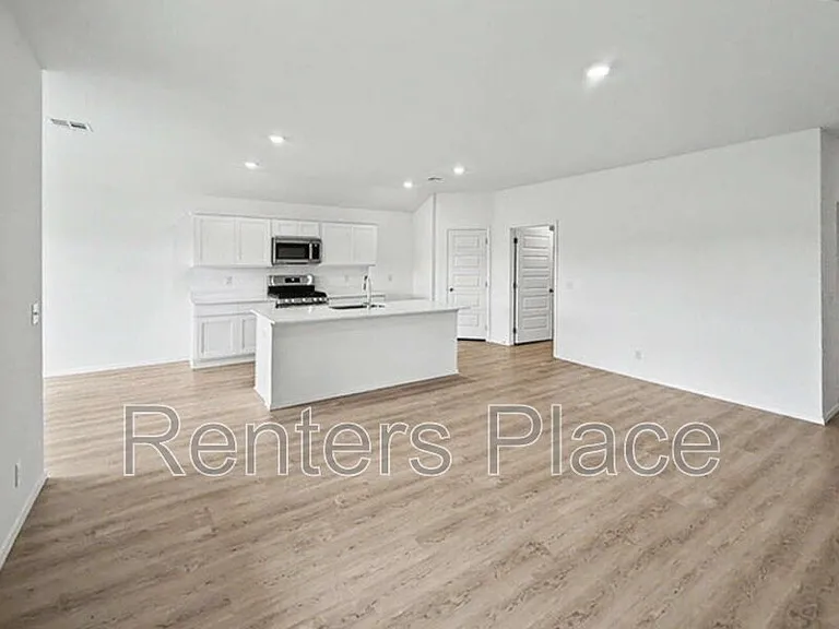 7209 S Maple Ave — Photo 3