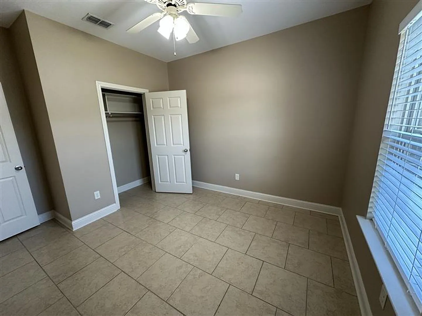 Mobley Square - 3944 Mobley Ln — Photo 4