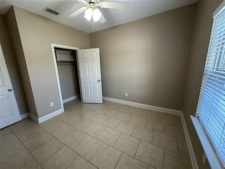 4002 Mobley Cir — Photo 4