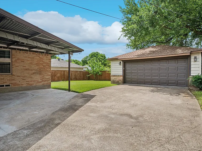 10626 Longmeadow Dr — Photo 15