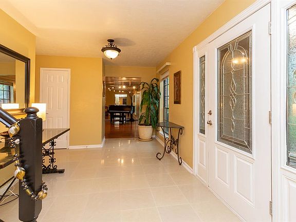 3rd image of 2702 Golden Leaf Dr