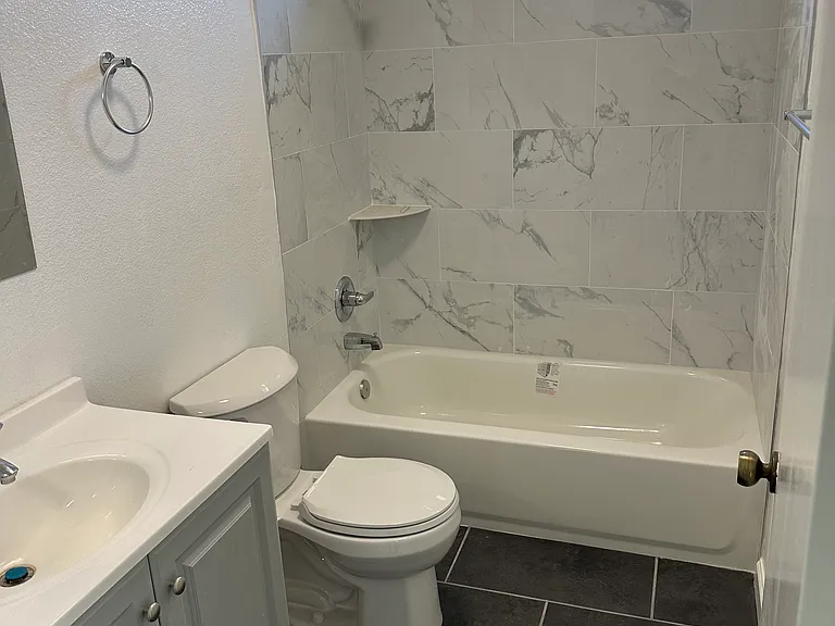 2726 Strathmore Ave #A-L — Photo 11