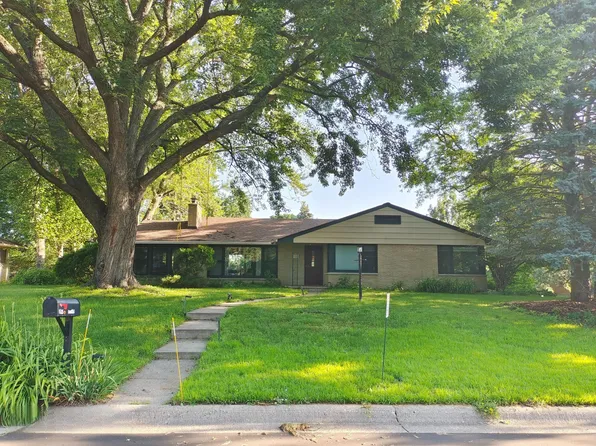 1535 Transit Ave, Roseville, MN 55113