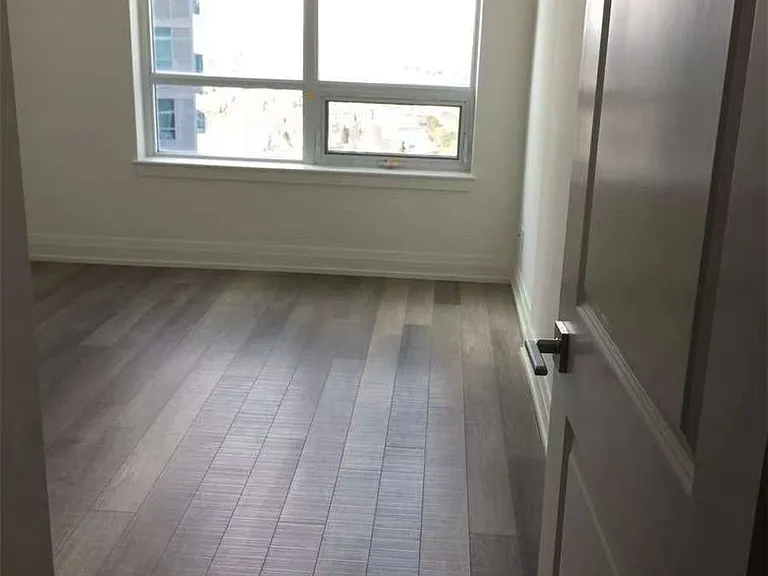 7165 Yonge St #2210 — Photo 3