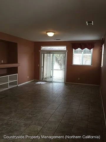 463 Petunia Ct photo 1