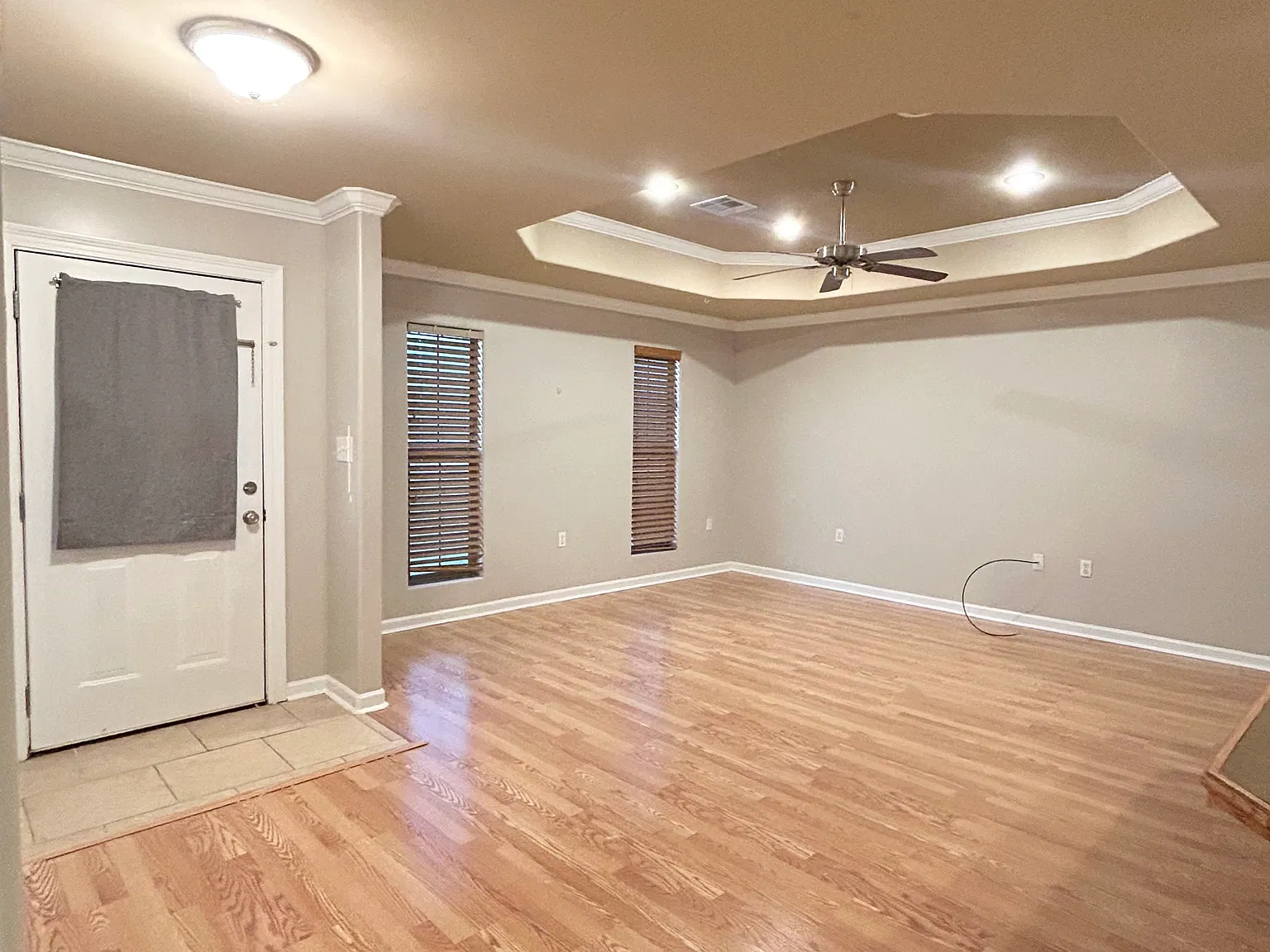 3 bed, 1400 sqft, $1,650 — Photo 2
