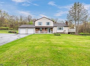 68 Lk Pochung Rd, Vernon, NJ 07462