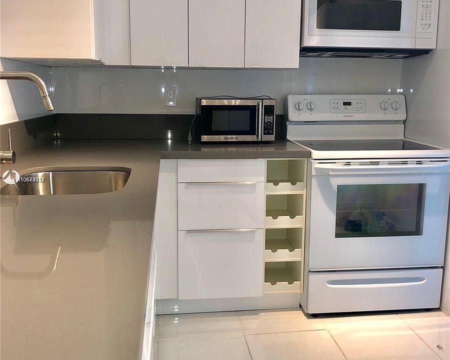 1st image of 100 Bayview Dr APT 420
