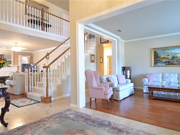 2nd image of 1005 Hunters Creek Dr