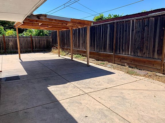 4th image of 3351 Holly Dr