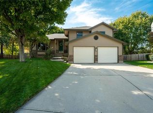 1208 SW Brook Ct, Blue Springs, MO 64015