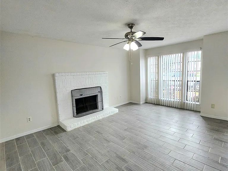 10047 Emerald Creek Dr — Photo 5