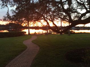 948 Riverside Ridge Rd, Tarpon Springs, FL 34688