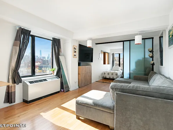 189 Avenue C image 3 of 10