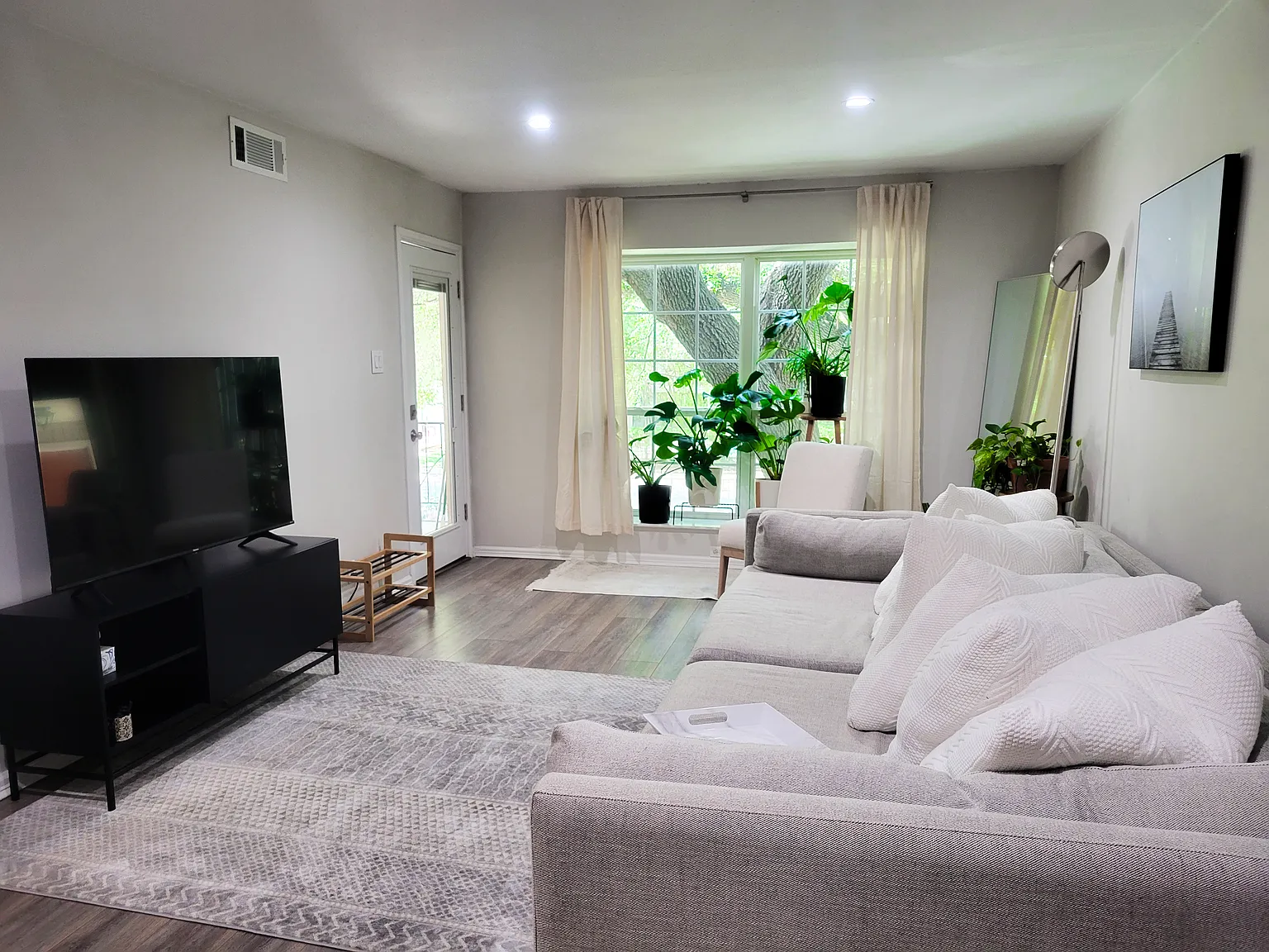 1 bed, $2,400 — Photo 1