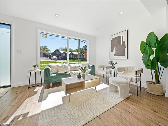4th image of 23 Aberdeen St