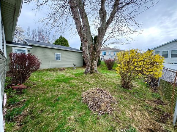 4236 Bird Dr, Erie, PA 16510