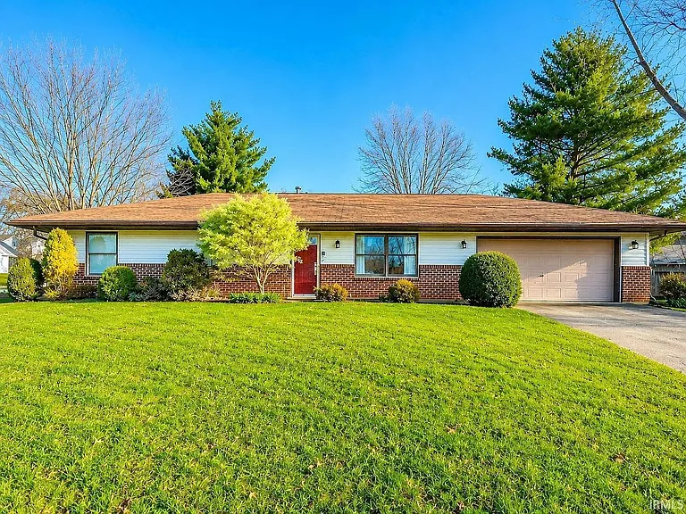 610 W Ryan Rd — Photo 1