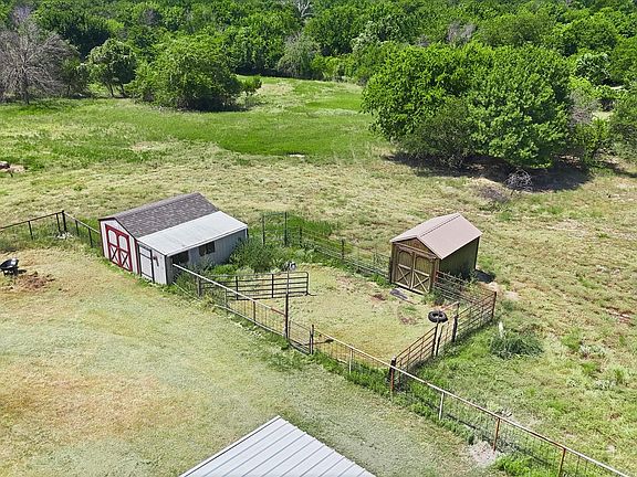 4th image of 892 Highland Cir