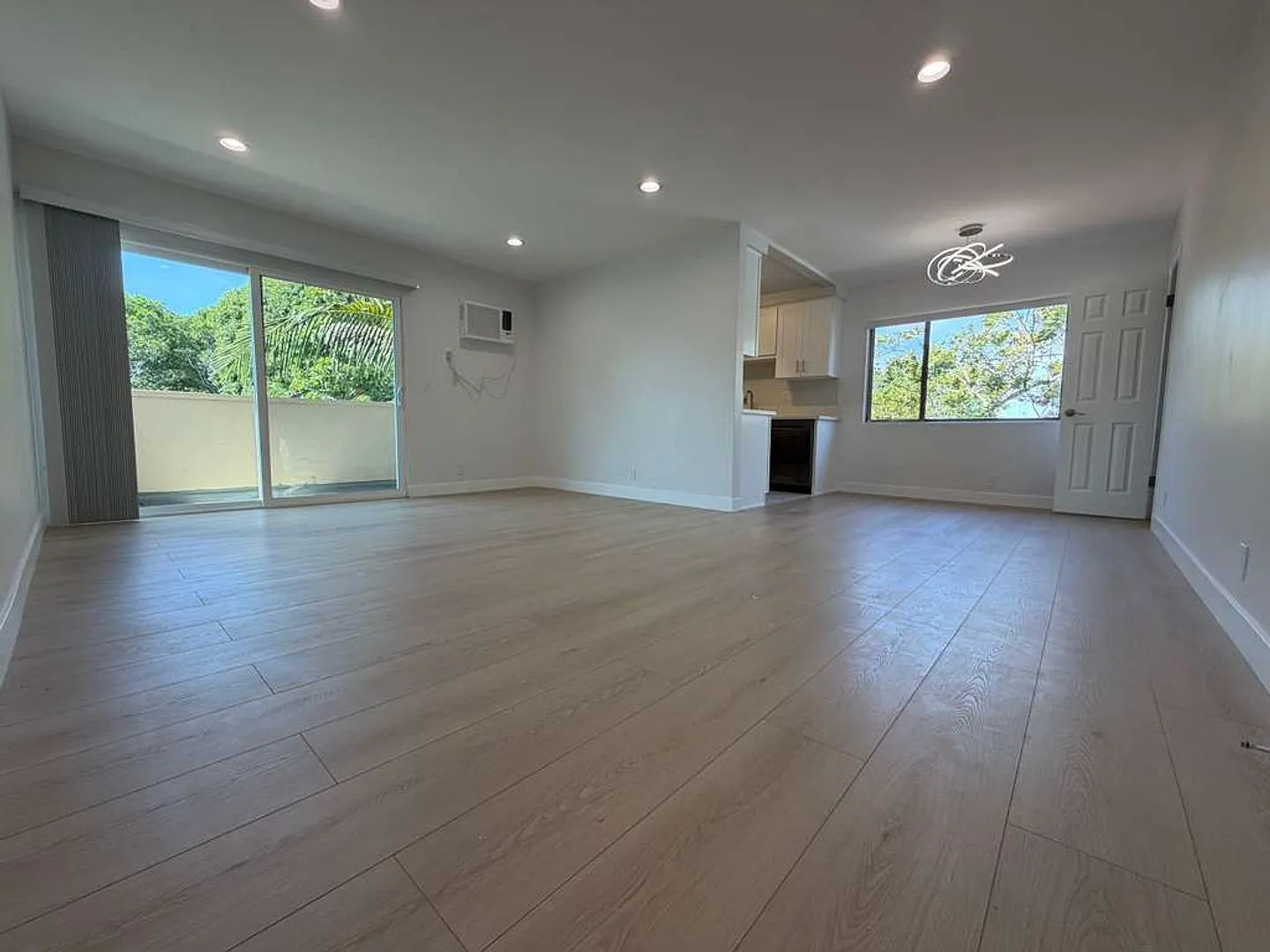 7607 Norton Ave — Photo 4