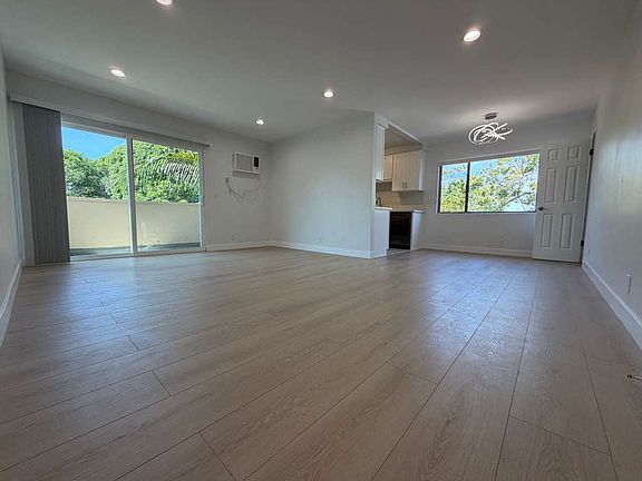 3rd image of 7607 Norton Ave