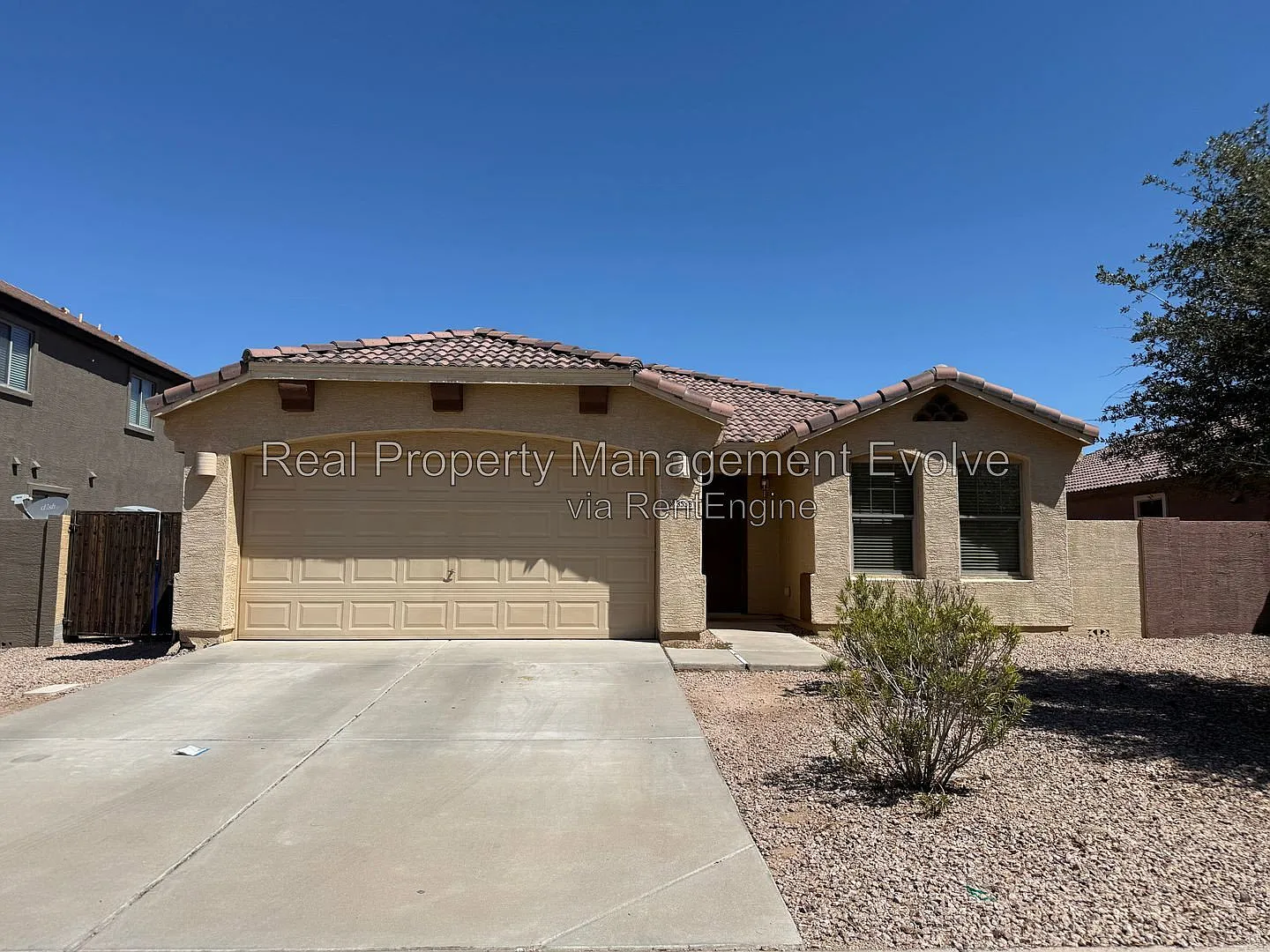 4 bed, 2.0 bath, 1749 sqft, $2,290 — Photo 2