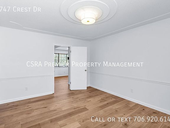4th image of 3747 Crest Dr