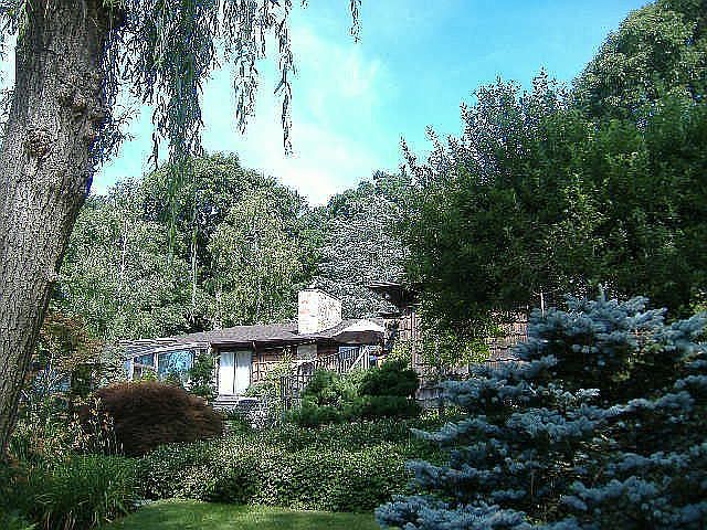 Nesteled , secluded,cul de sac