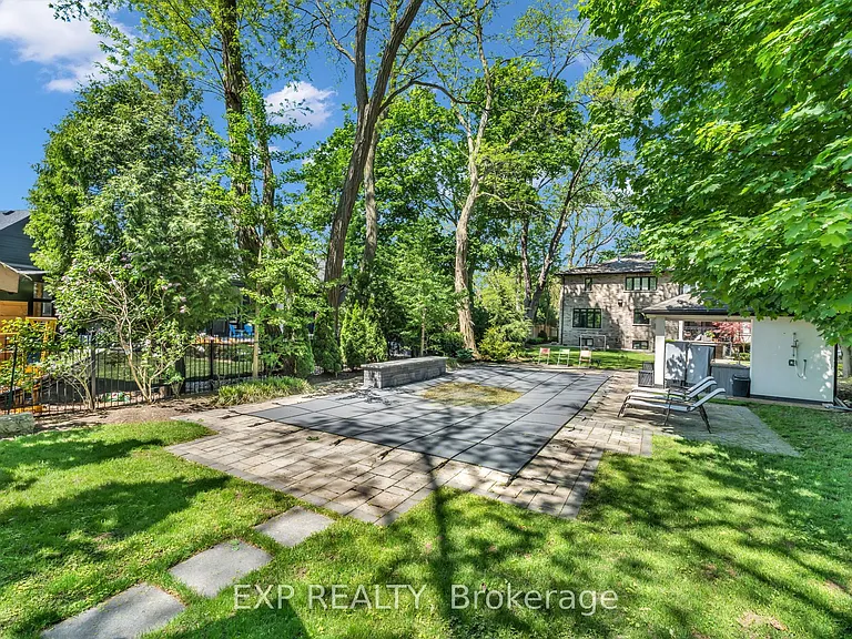 606 Lakeshore Rd W — Photo 47