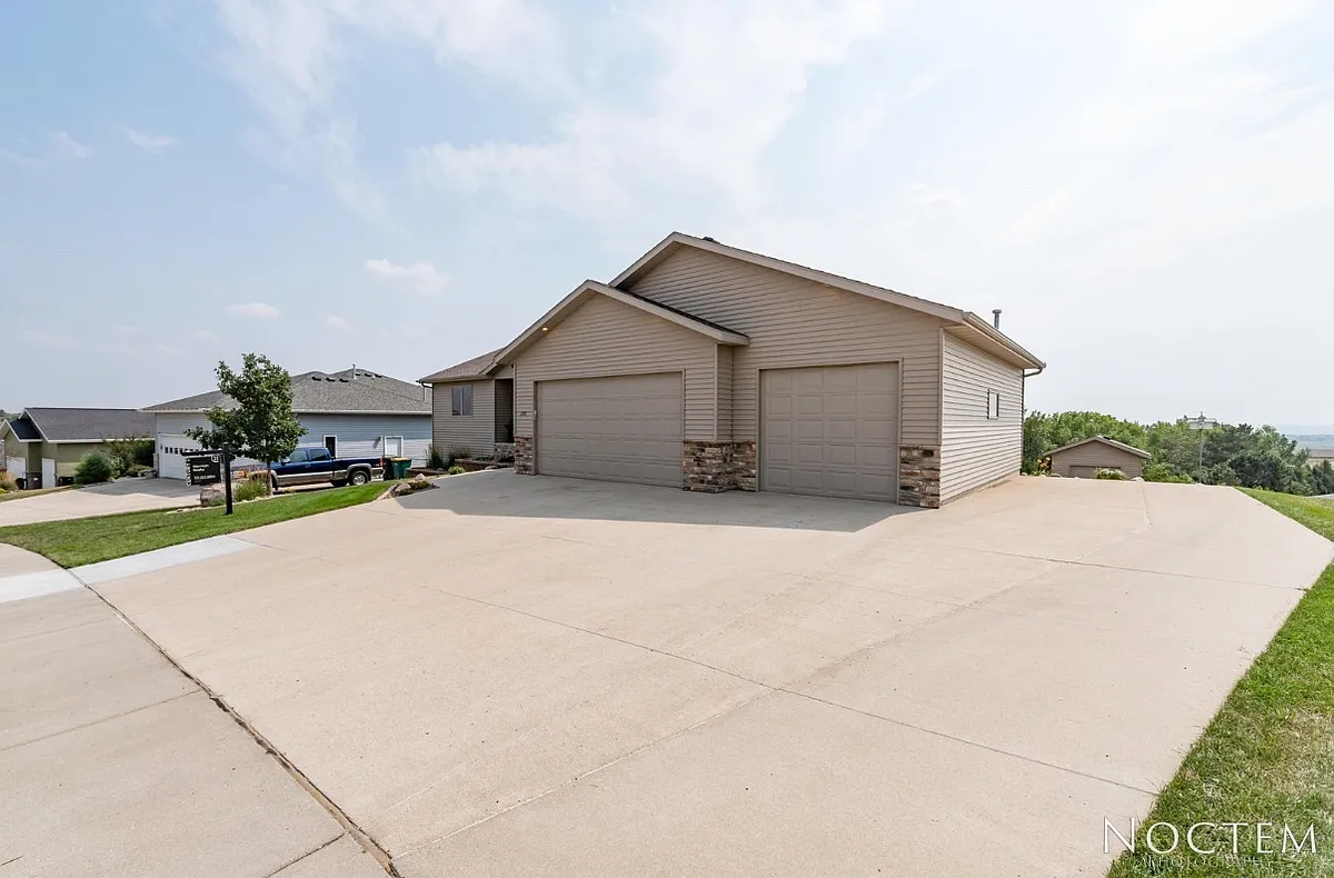 Building Photo - 1205 Golden Wave Dr