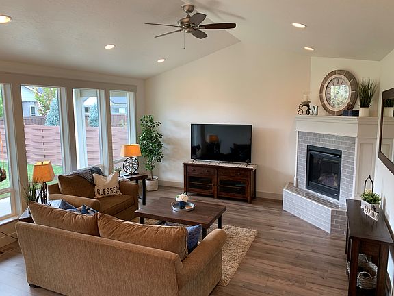 Living/Great Room with Fireplace