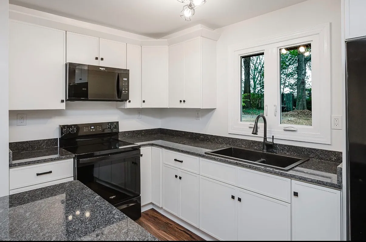 3 bed, 2601 sqft, $1,650 — Photo 3